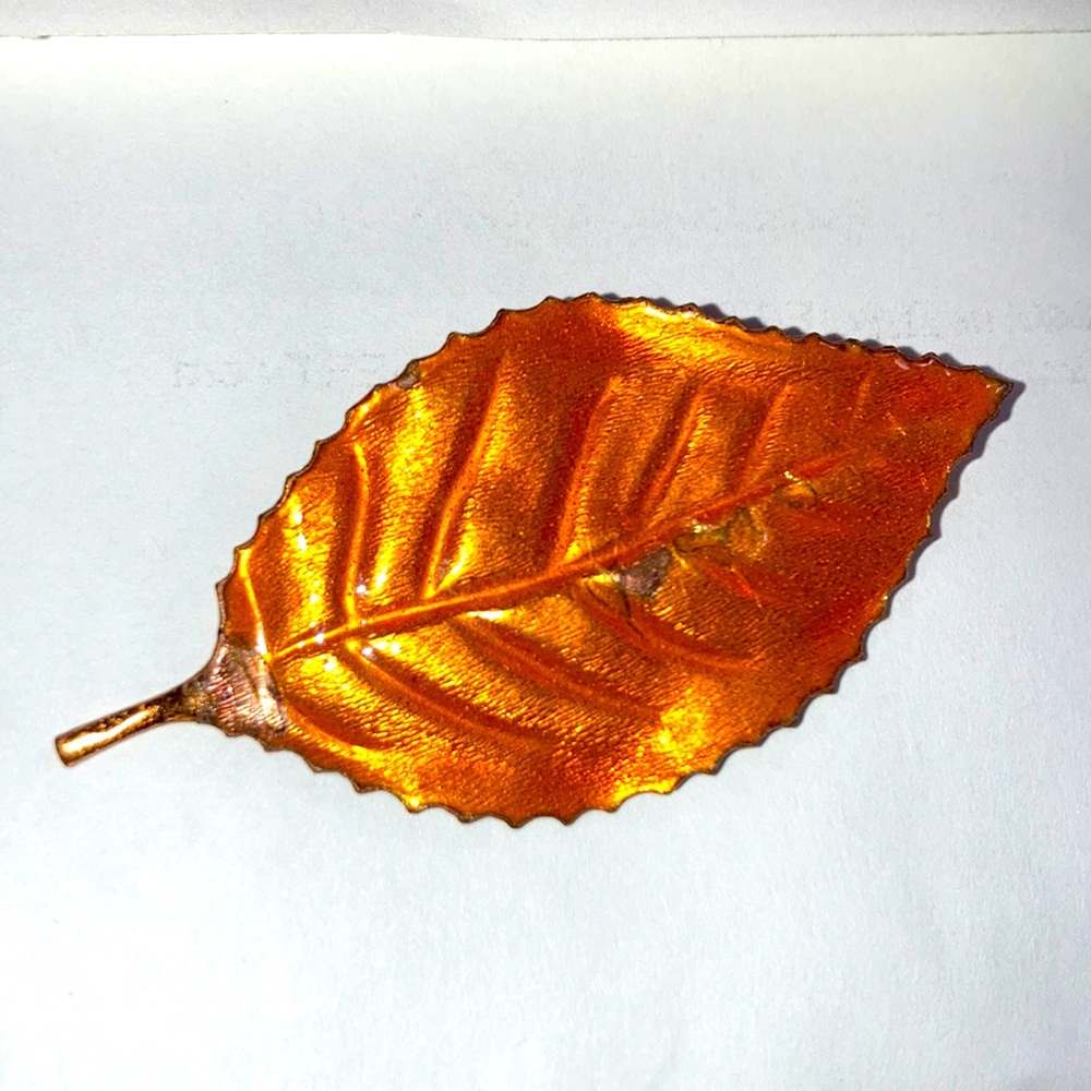 Vintage leaf pin
